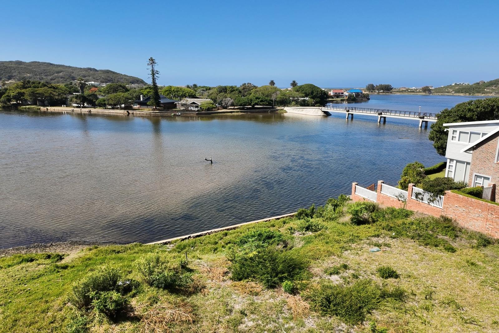 648 m² Land available in Great Brak River