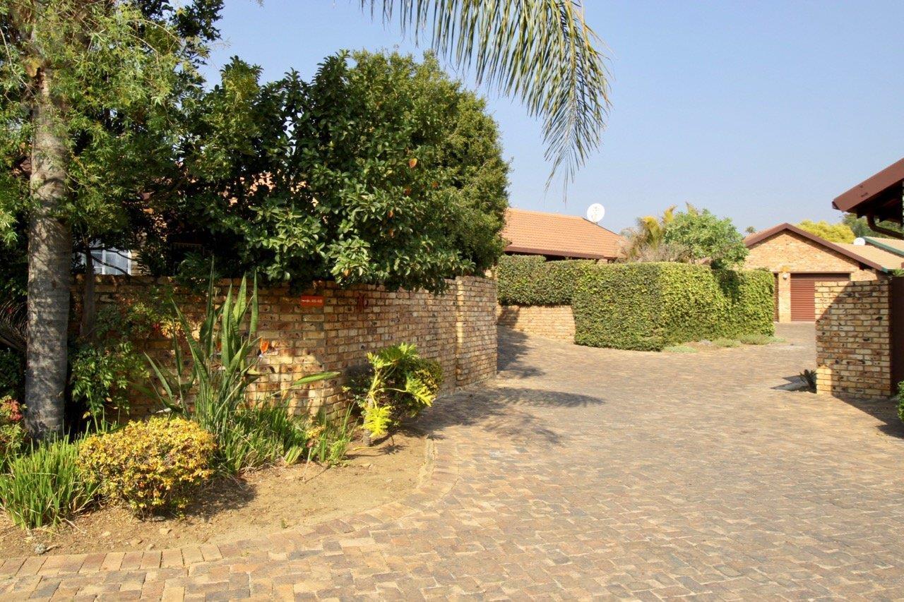 2 Bedroom Townhouse in Equestria