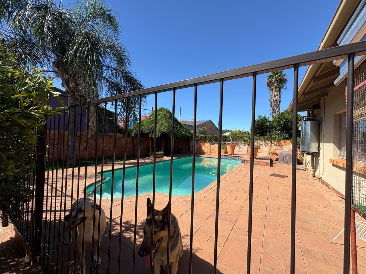 4 Bedroom House in Albertynshof