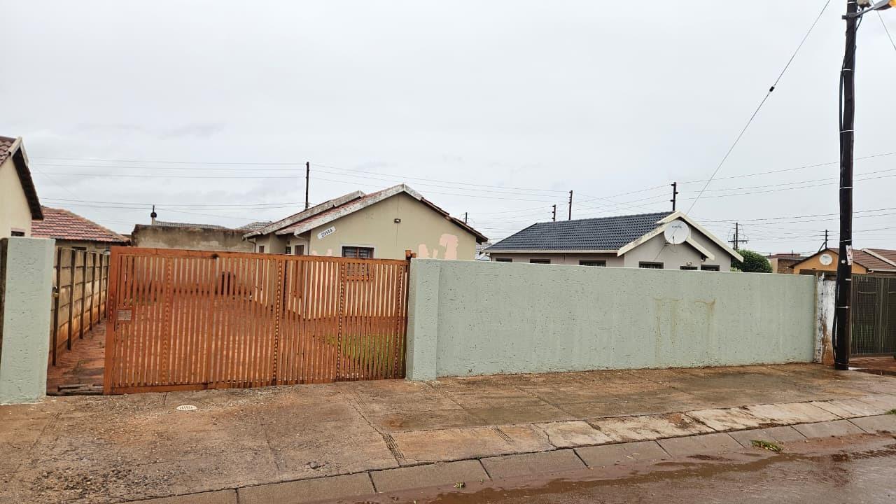 2 Bedroom House in Protea Glen