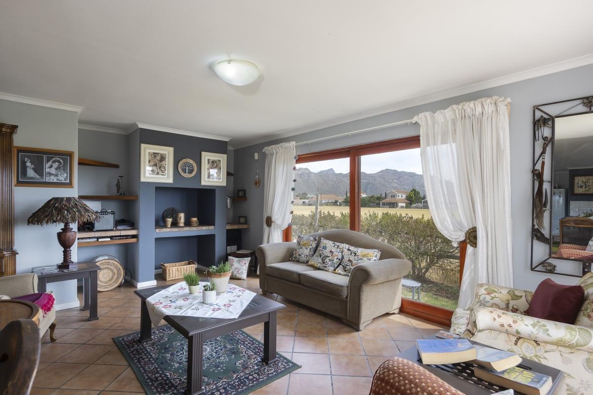 3 Bedroom House in Fairview Golf Estate