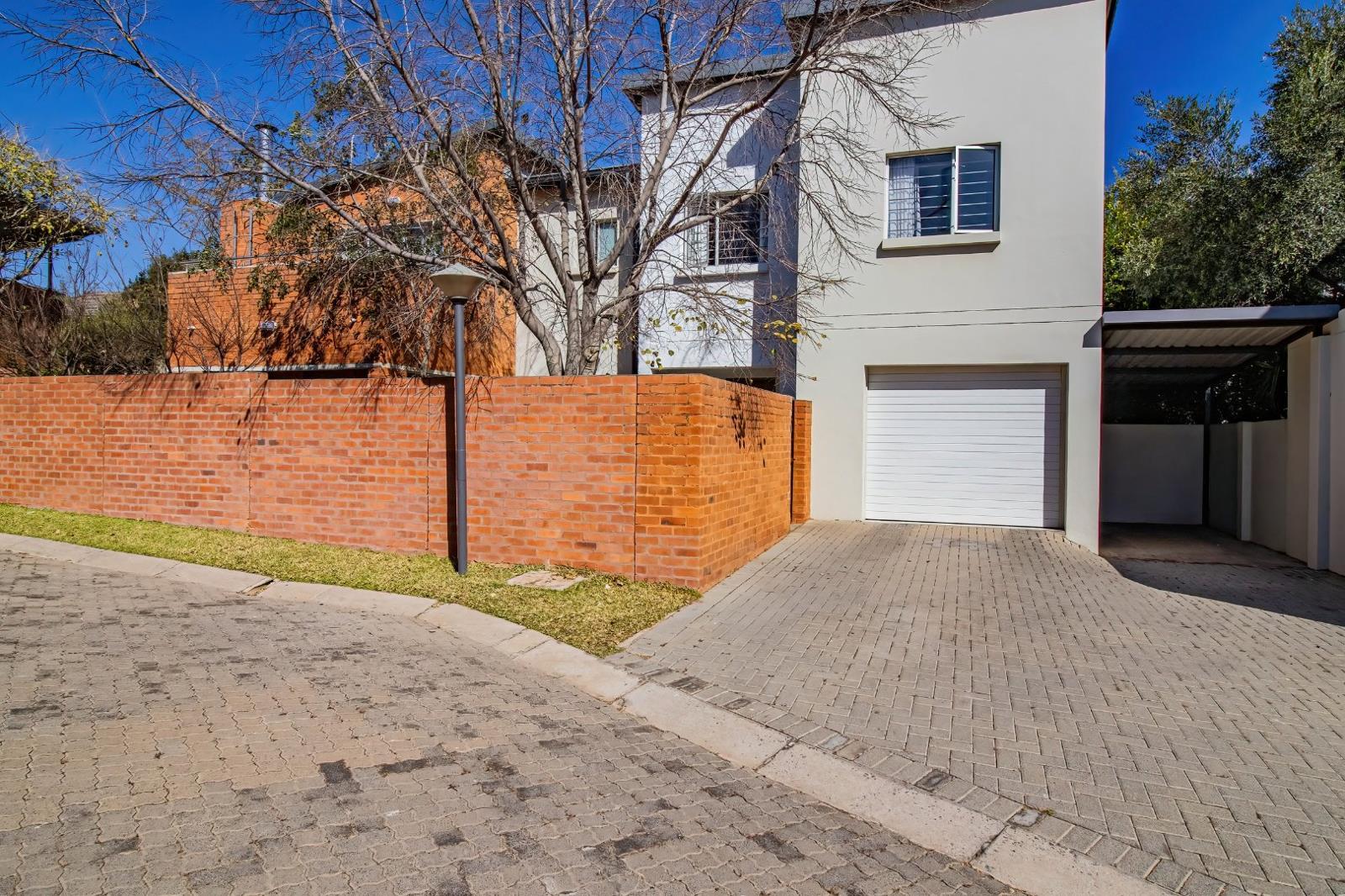 3 Bedroom Townhouse in Maroeladal