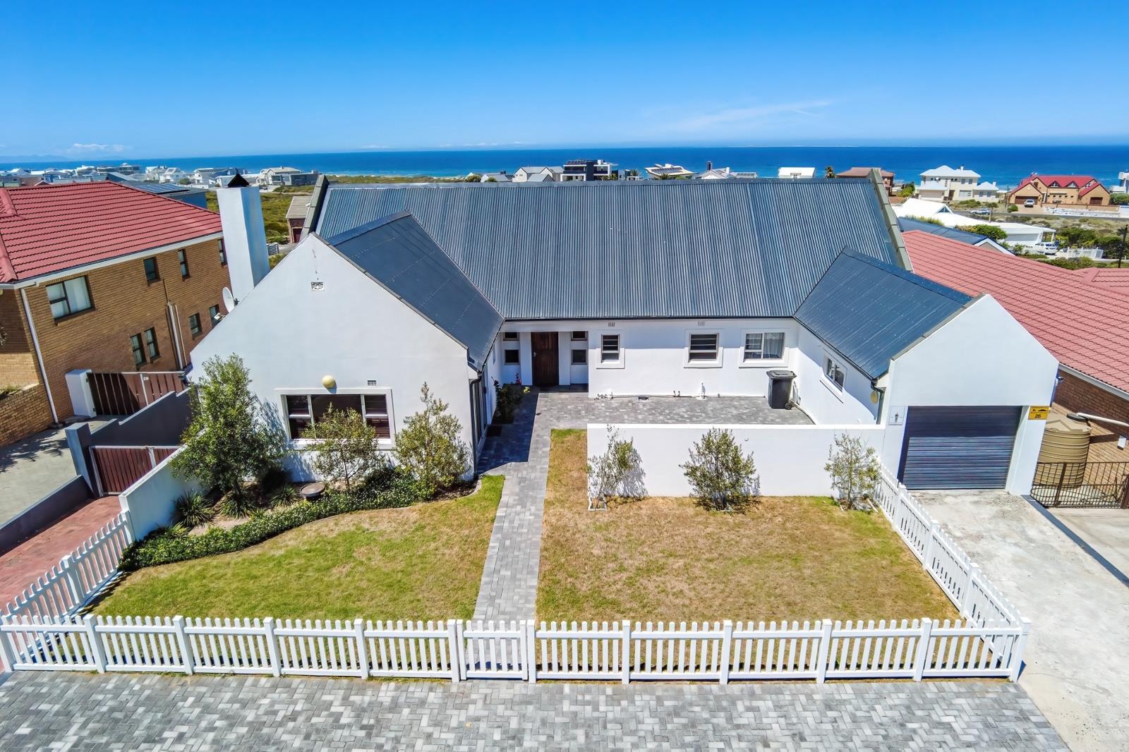 4 Bedroom House in Yzerfontein