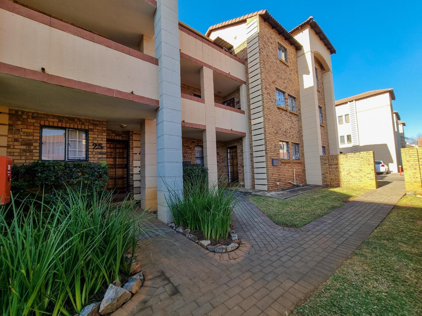 2 Bedroom Apartment in Die Hoewes