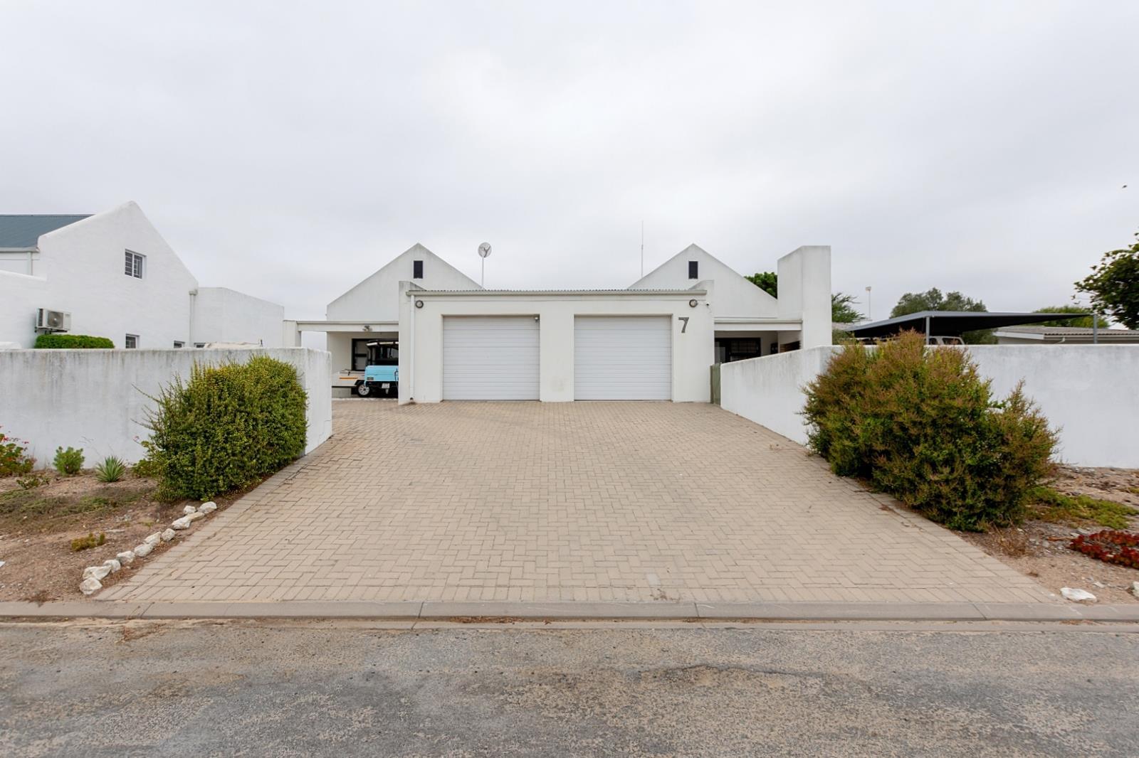 4 Bedroom House in Dwarskersbos