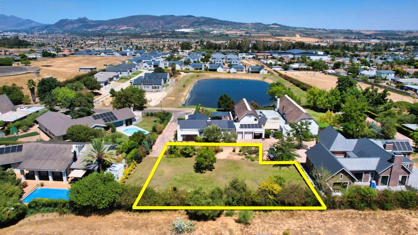 759 m² Land available in Wellington North