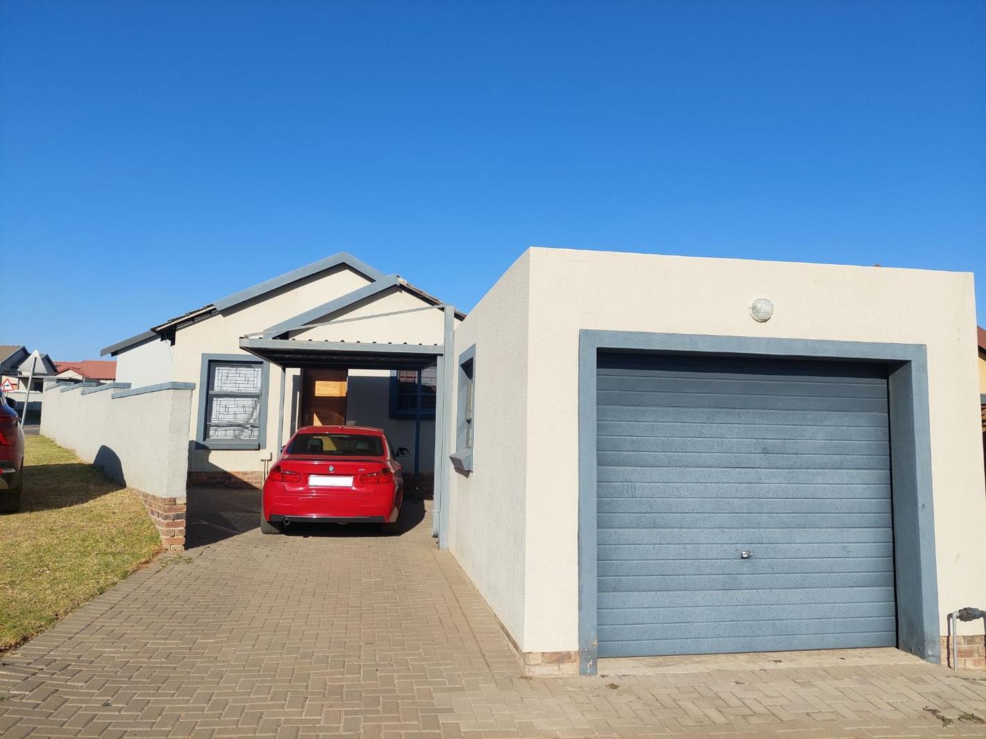 2 Bedroom House in Kosmosdal