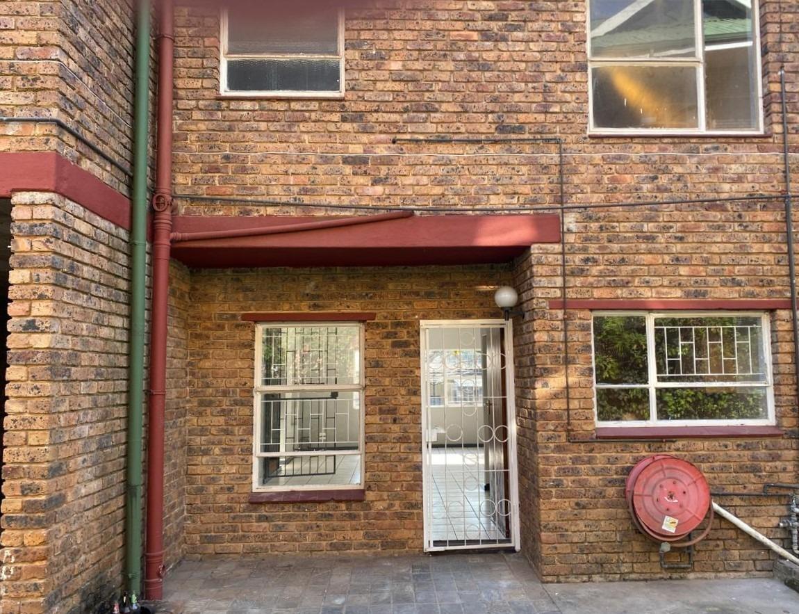 24 Bedroom House in White River Central