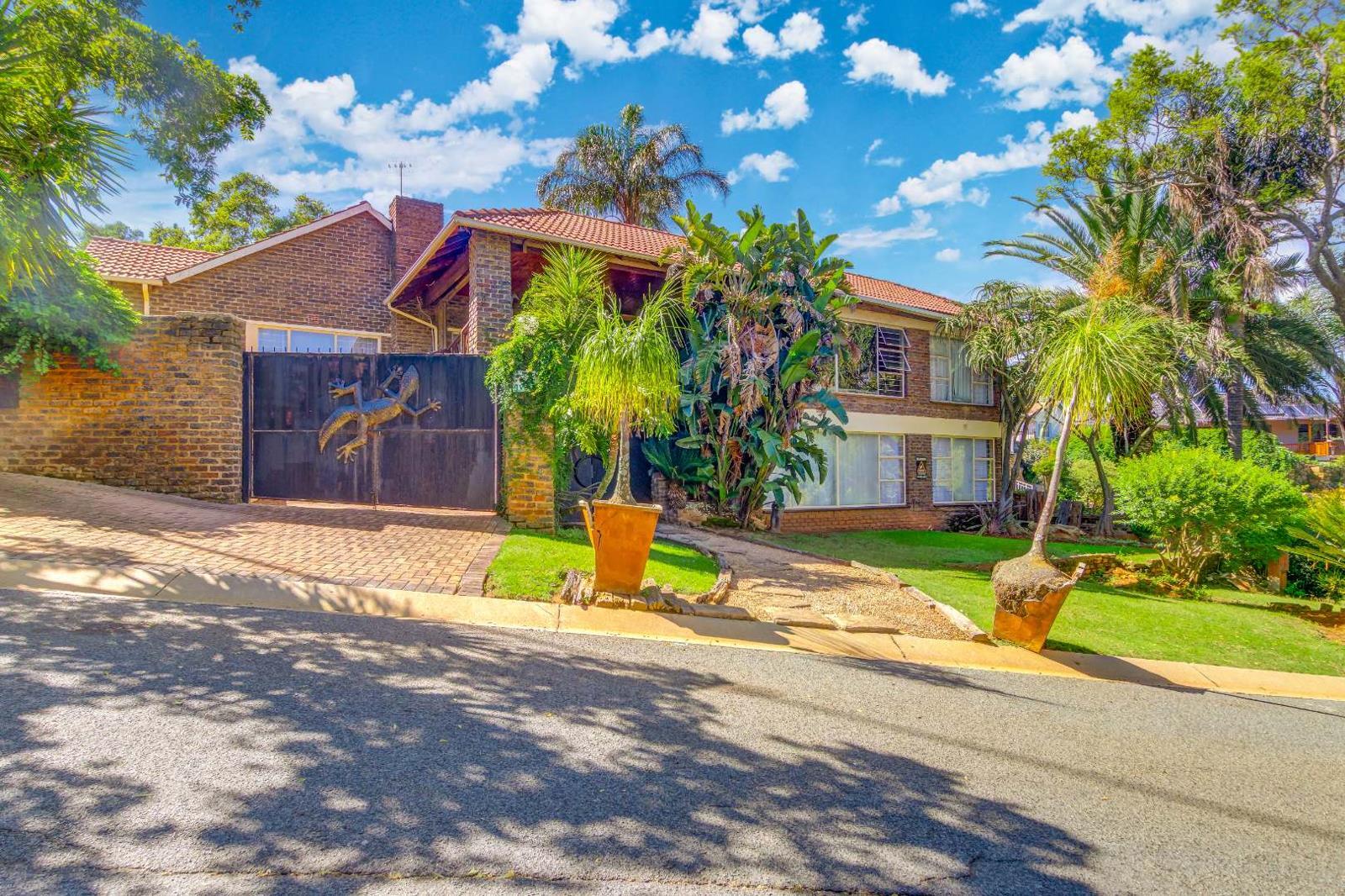 4 Bedroom House in Kloofendal