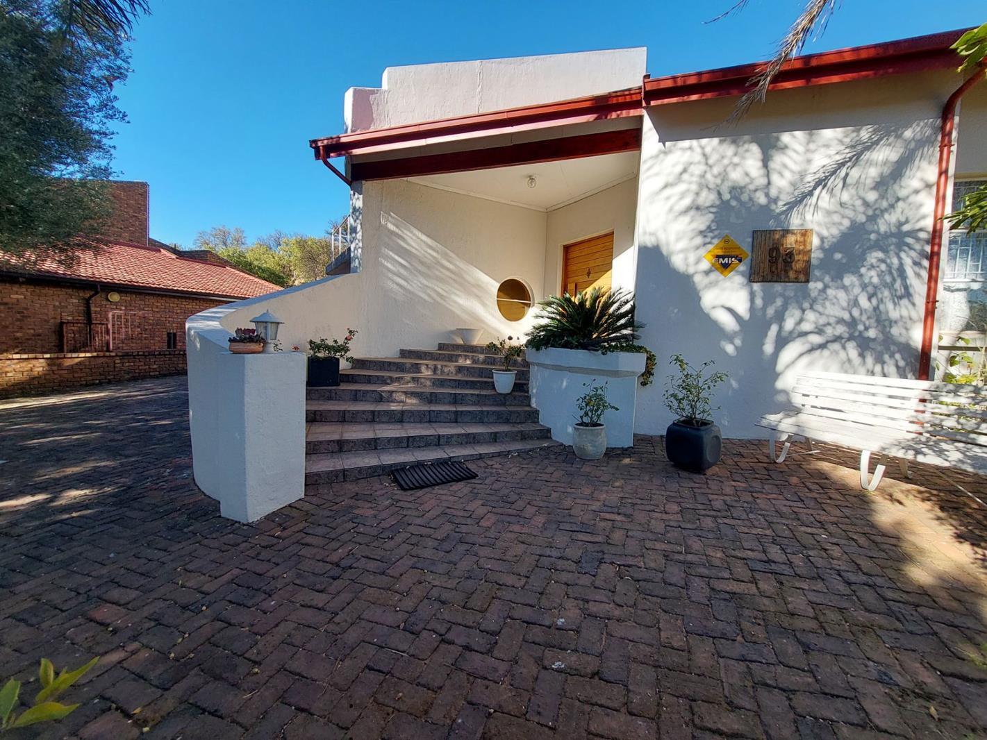 4 Bedroom House in Overkruin