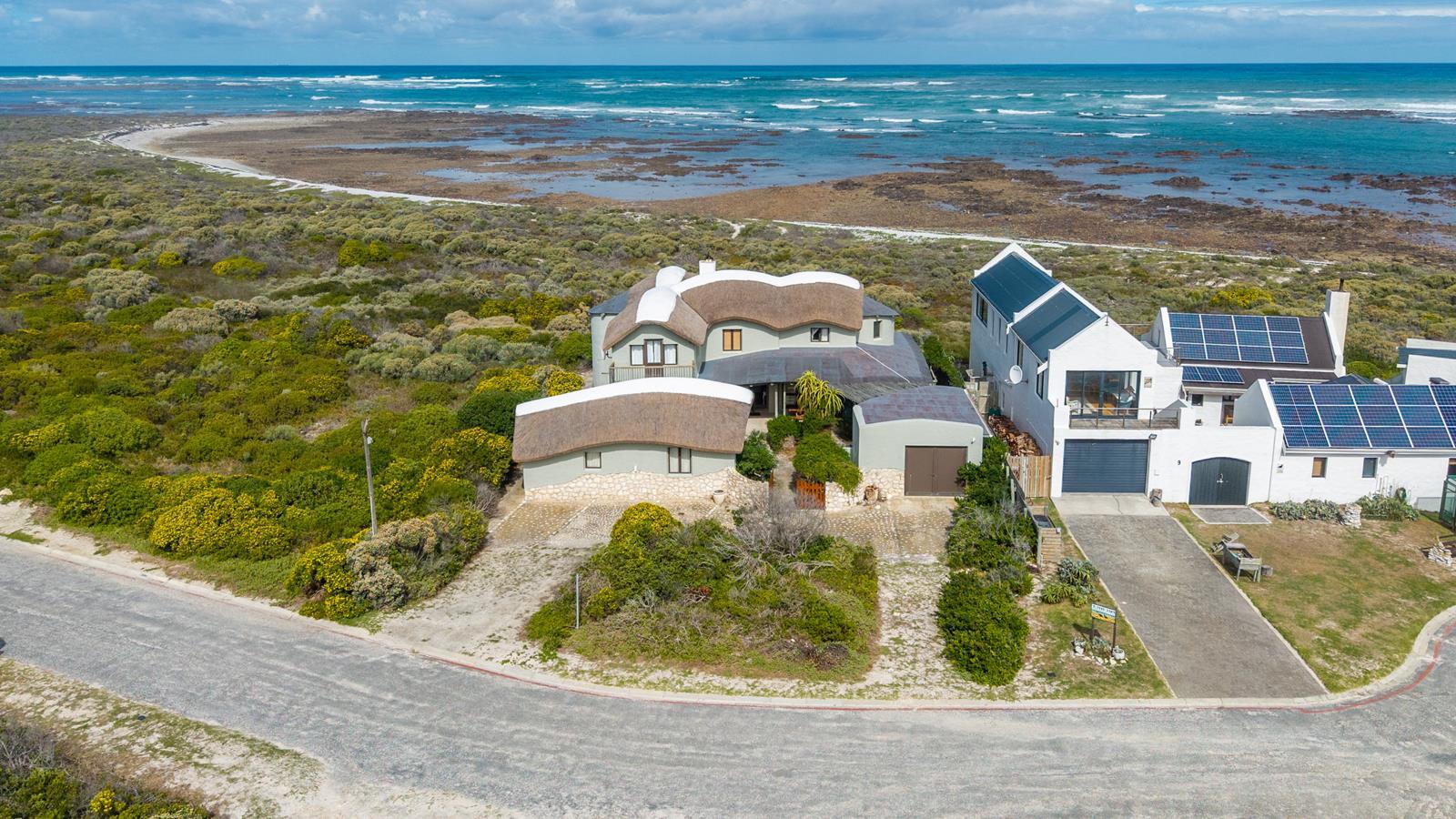 6 Bedroom House in Suiderstrand