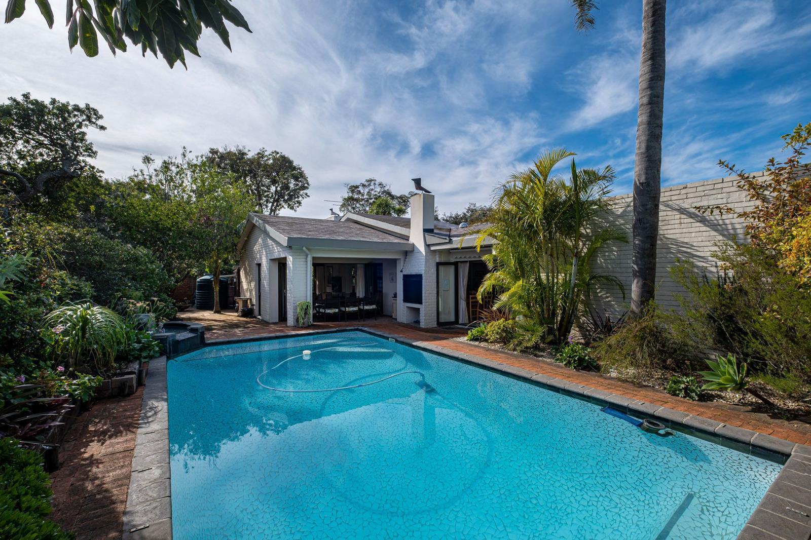 3 Bedroom House in Mangold Park