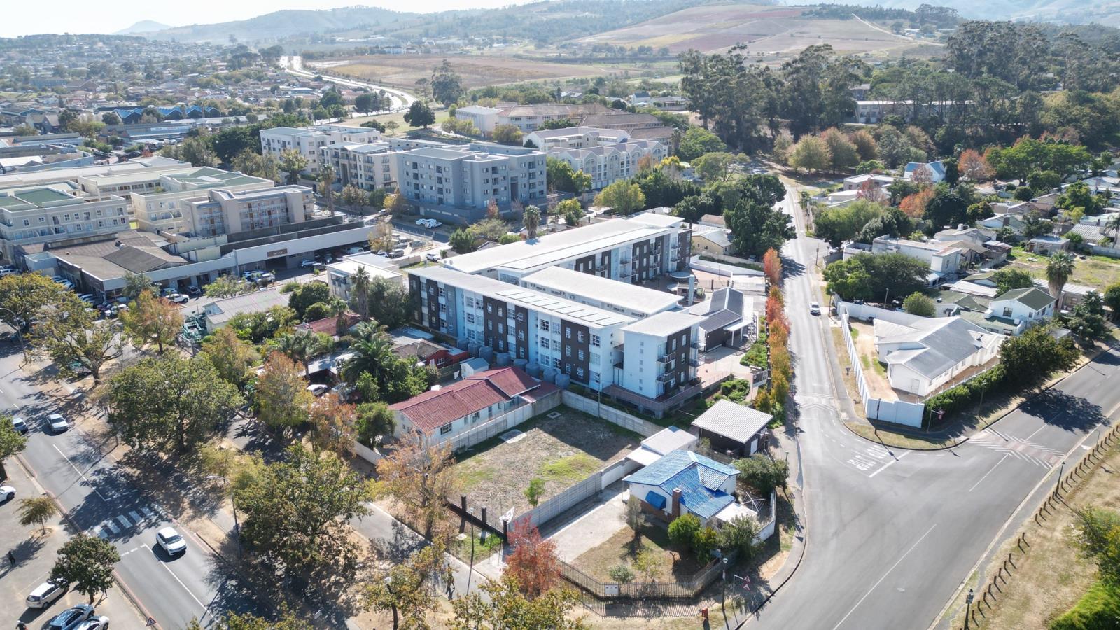 268 m² Land available in La Colline