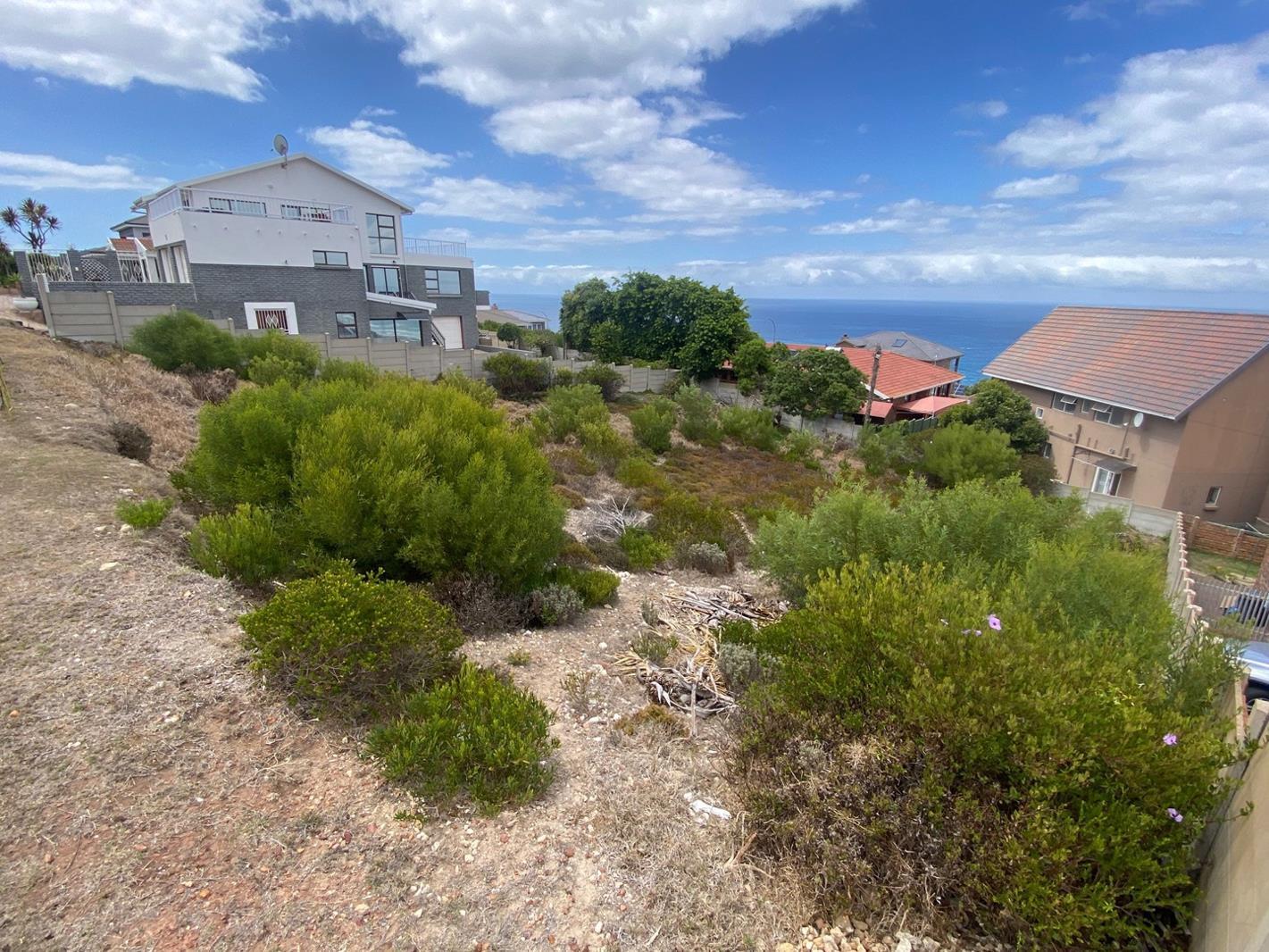 696 m² Land available in Dana Bay