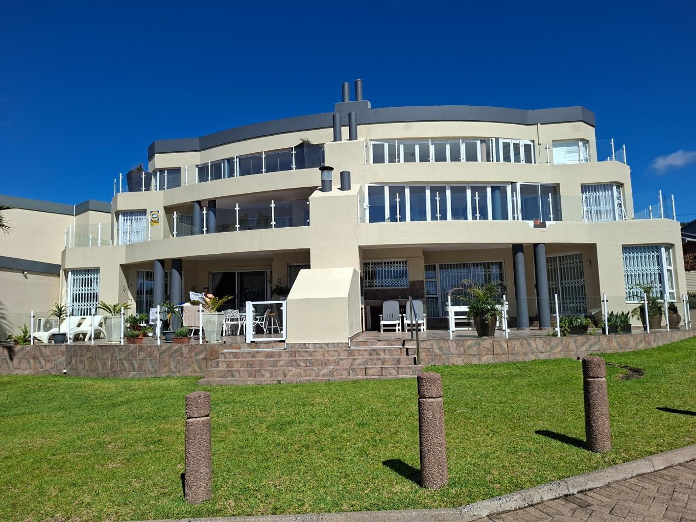 3 Bedroom Apartment in Uvongo