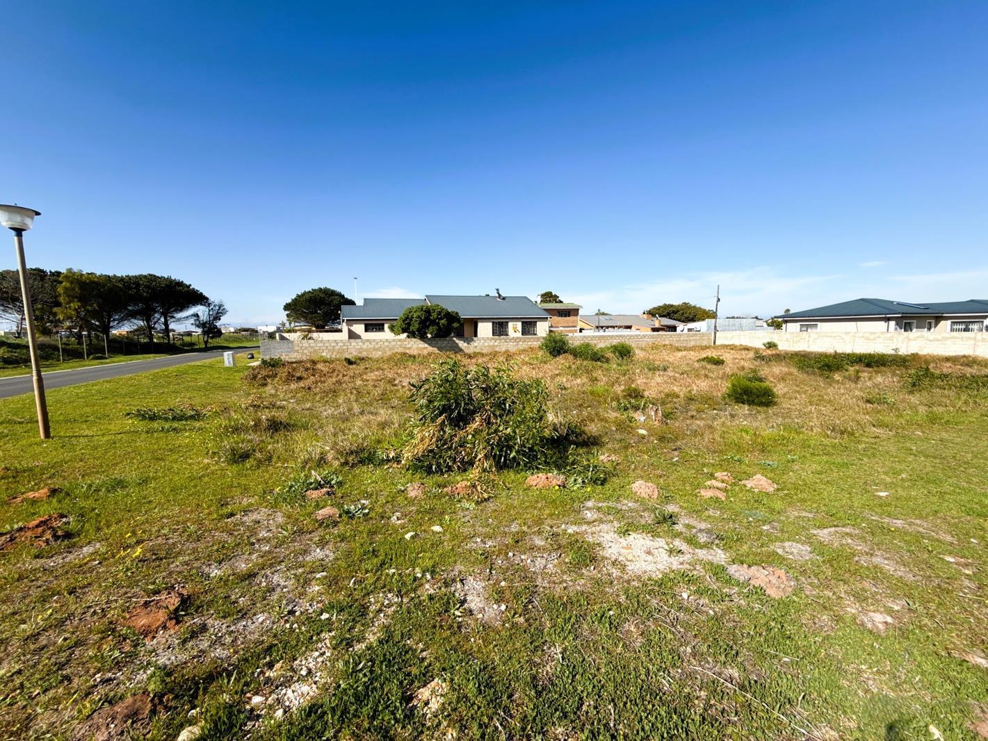 877 m² Land available in Sandbaai