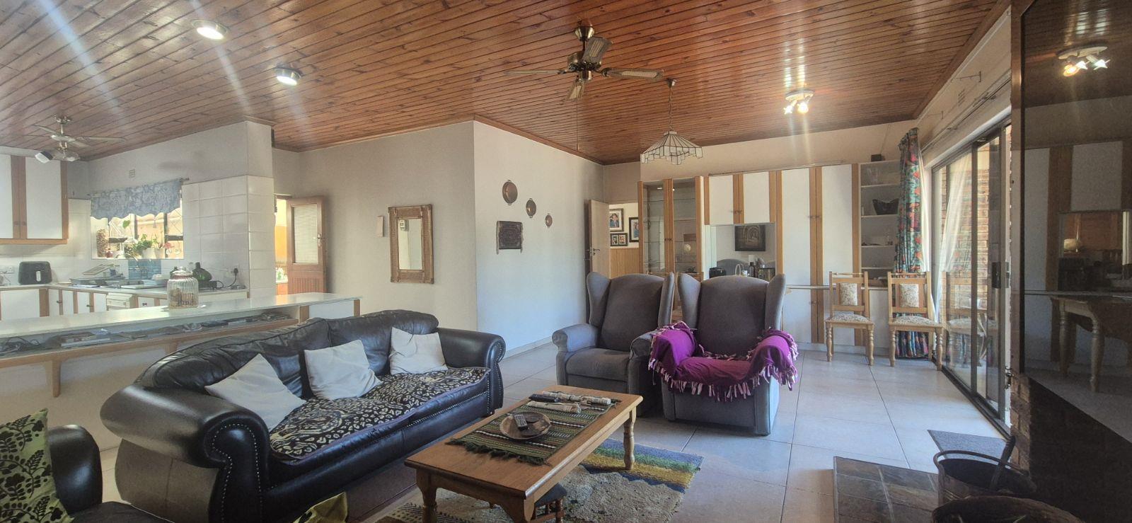 6 Bedroom House in Strand Central