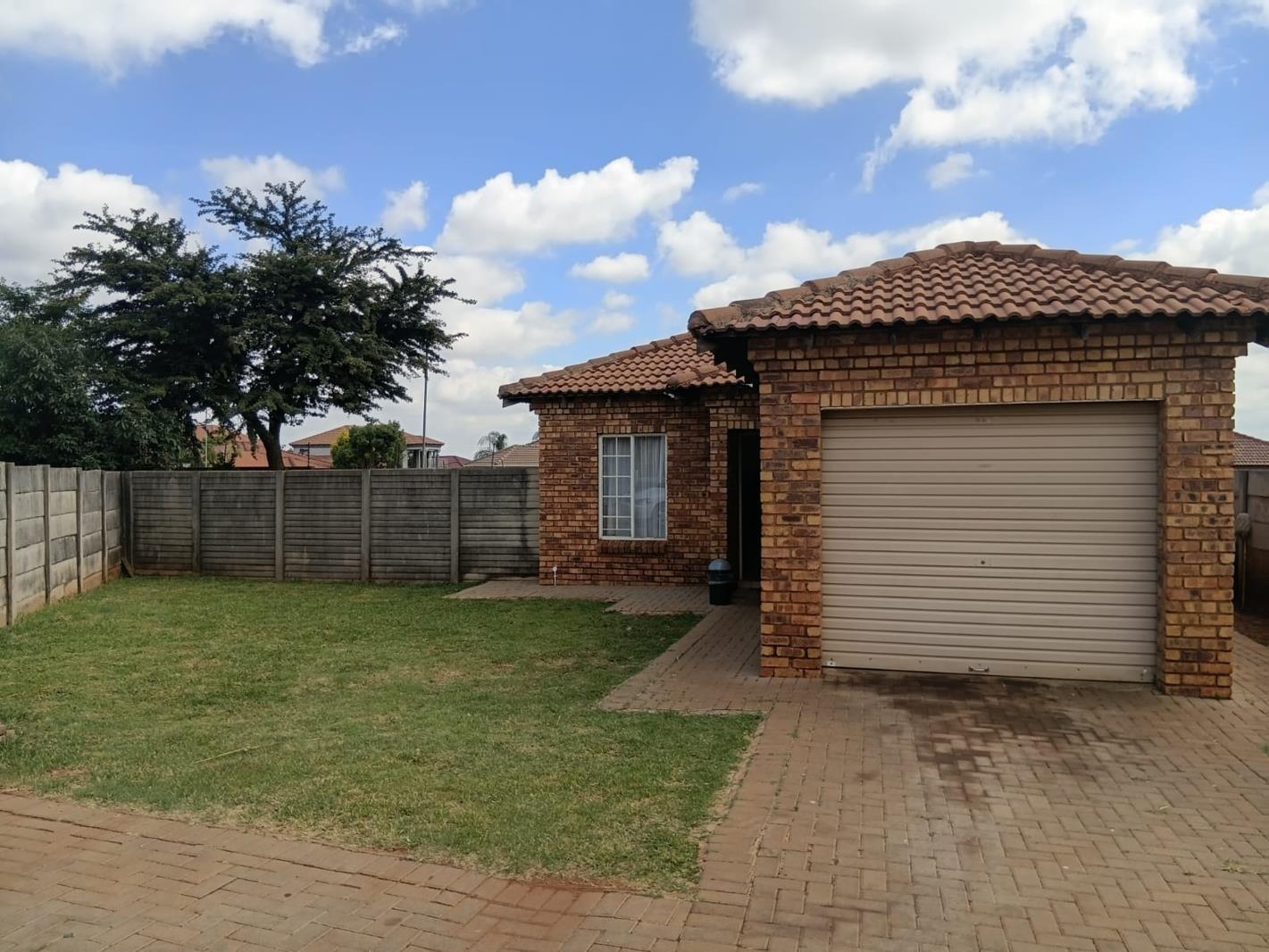 3 Bedroom Simplex in The Orchards