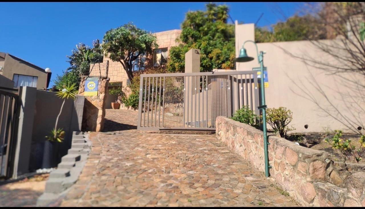 3 Bedroom House in Oakdene