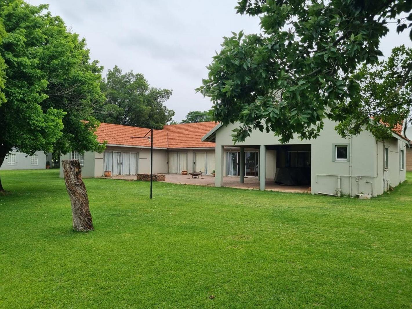 5 Bedroom House in Ebner on Vaal