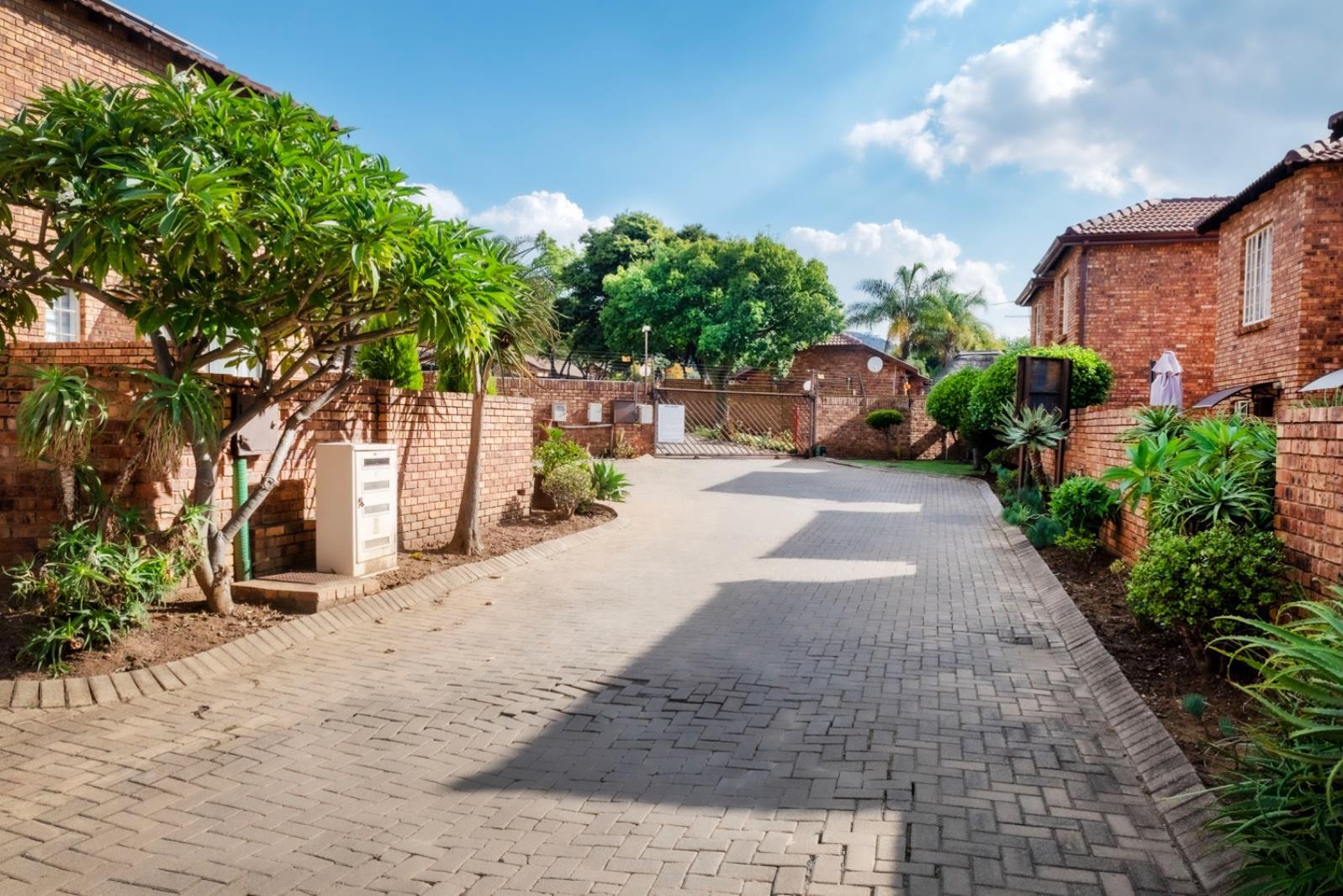 2 Bedroom Townhouse in Wilgeheuwel