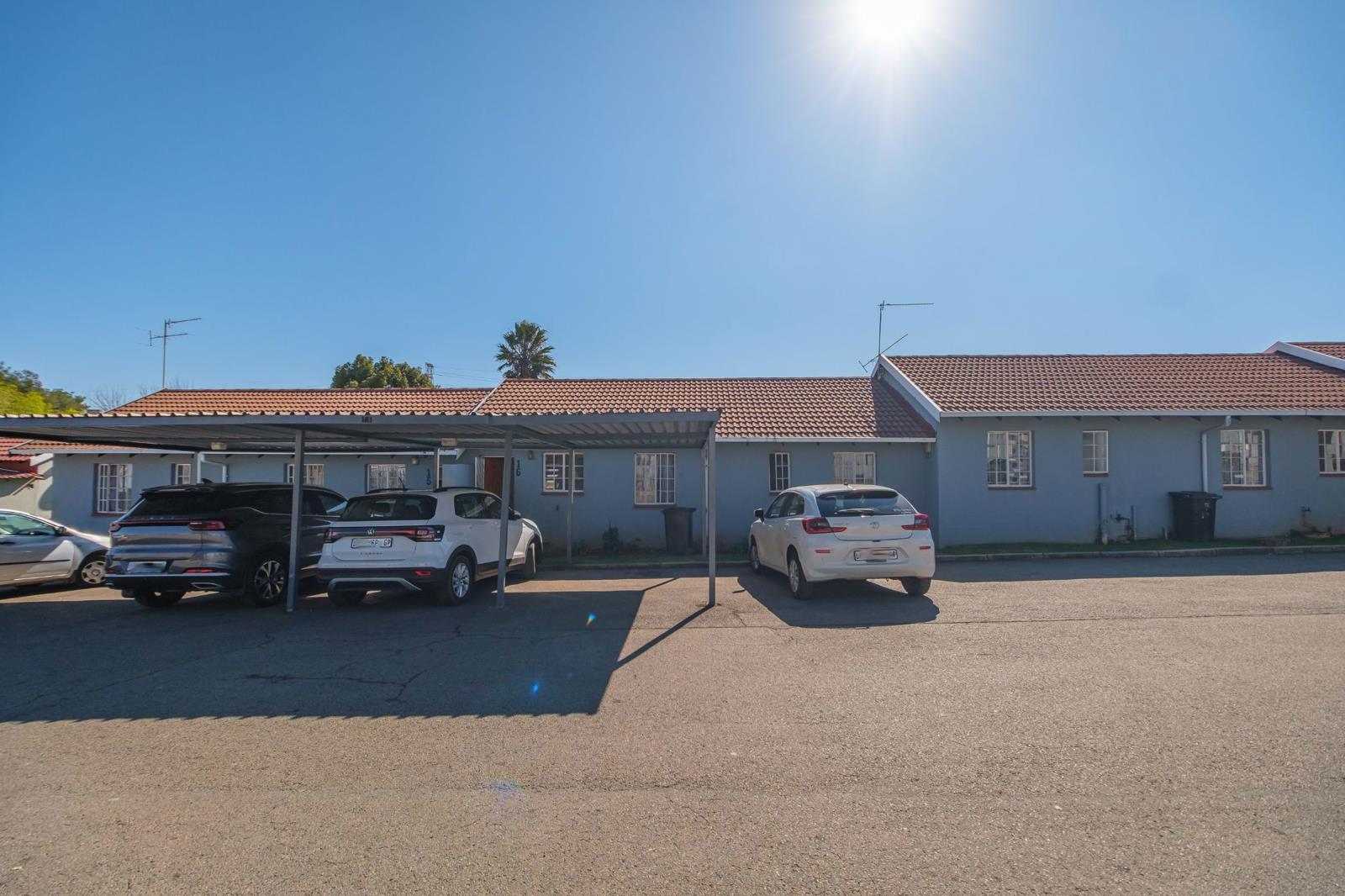 3 Bedroom Townhouse in Roodepoort West