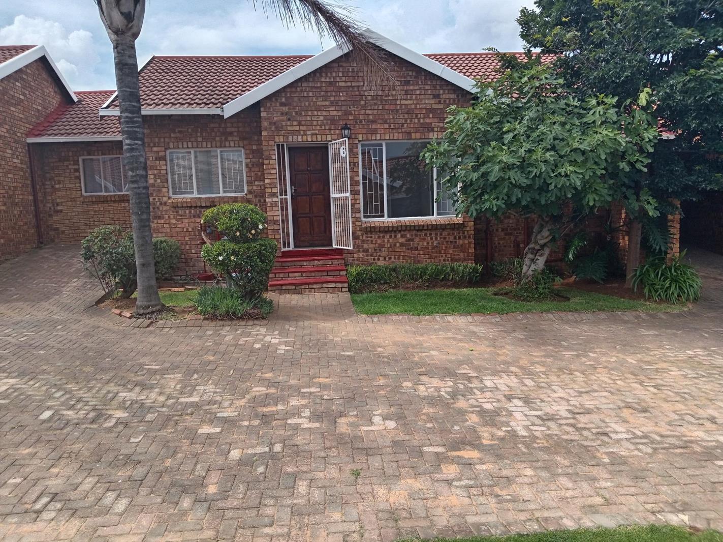 3 Bedroom Townhouse in Grobler Park