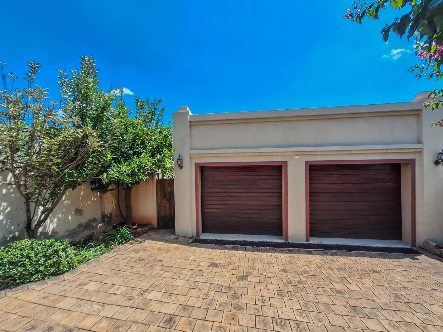 6 Bedroom House in Kosmos Ridge