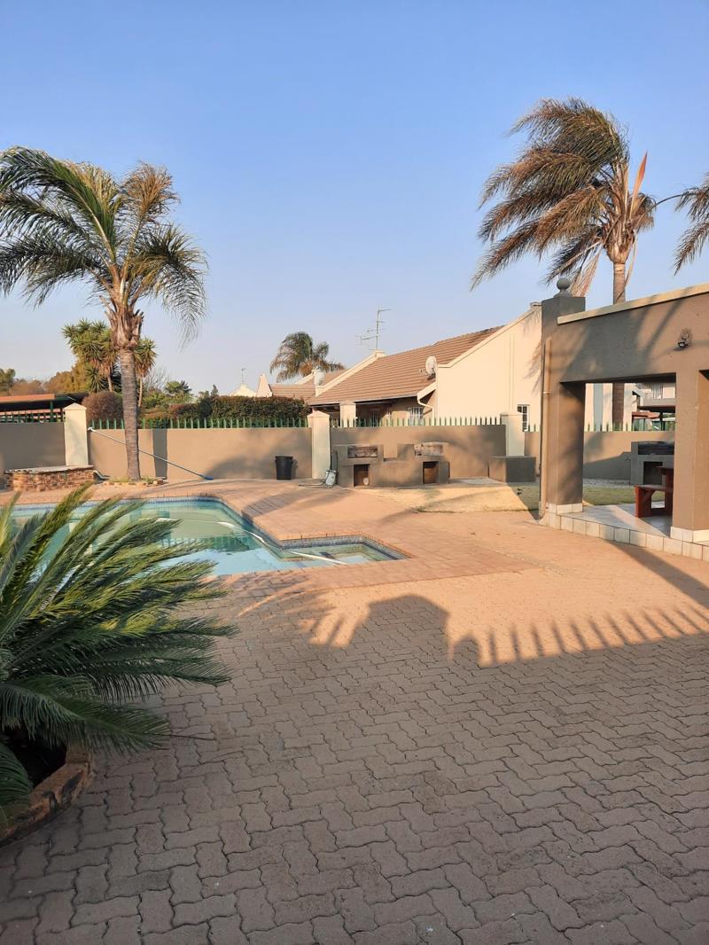 3 Bedroom Simplex in Bartlett