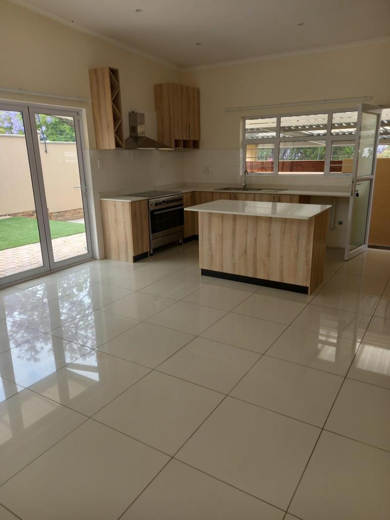 2 Bedroom House in Fontainebleau