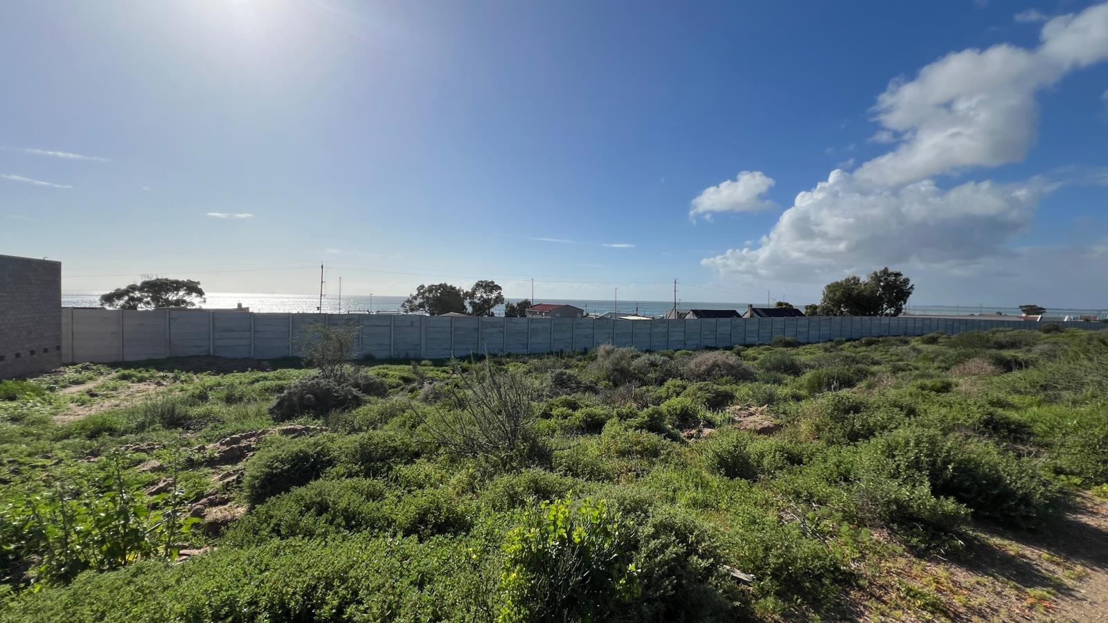 274 m² Land available in St Helena Views