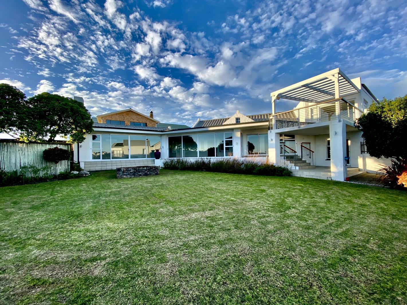 5 Bedroom House in De Kelders