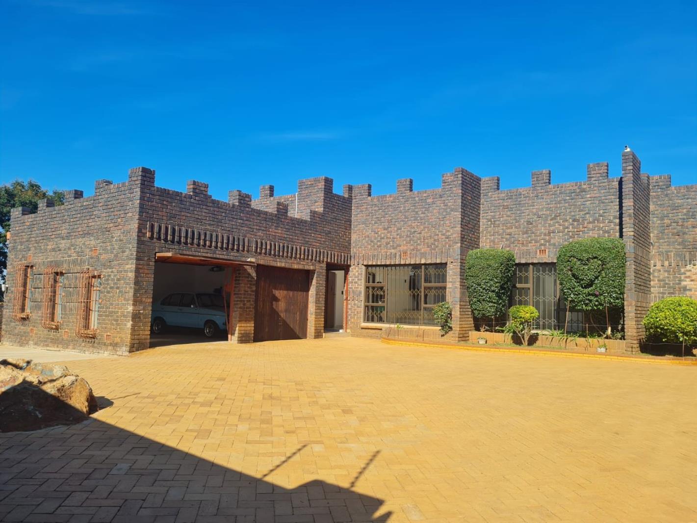 5 Bedroom House in Bassonia