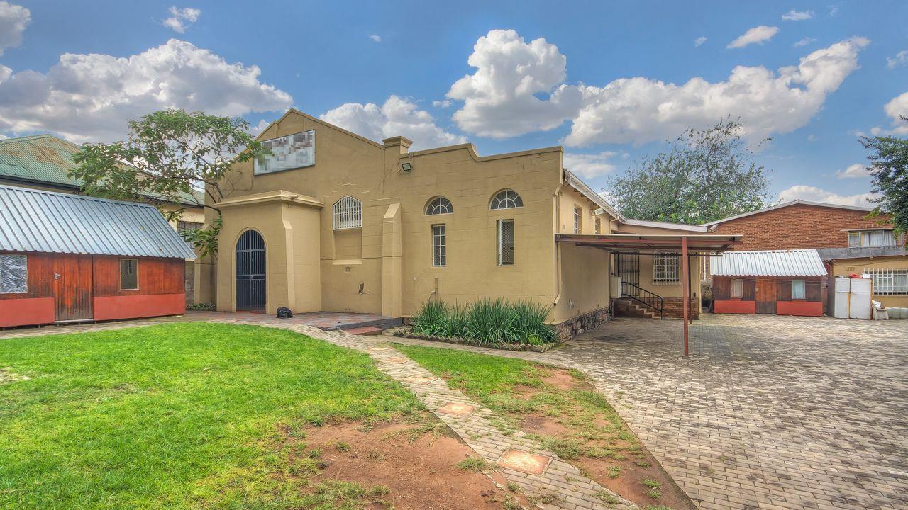 6 Bedroom House in Malvern