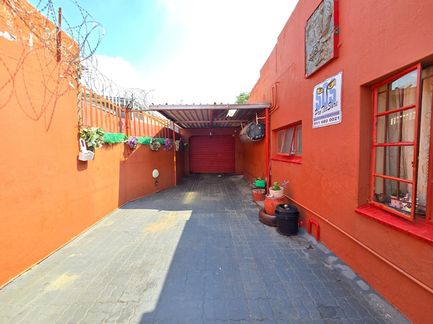 3 Bedroom House in Regents Park