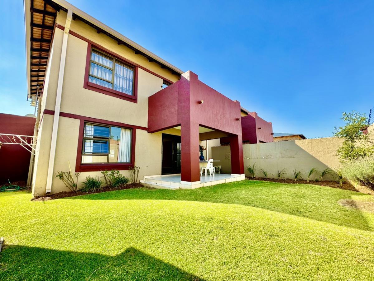 2 Bedroom Townhouse in Newmarket Park