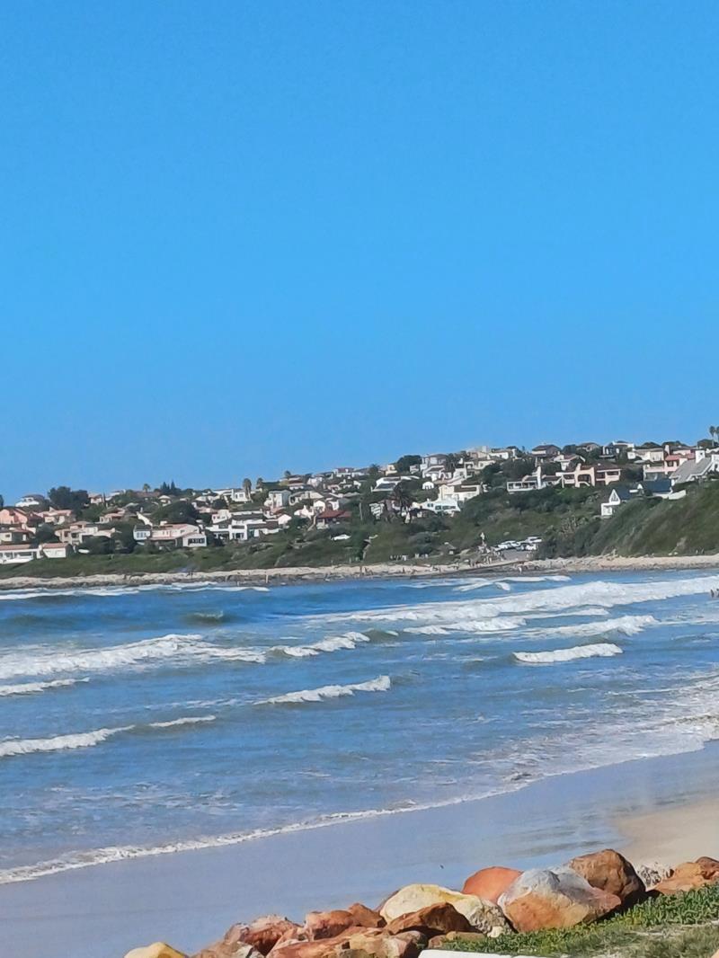 670 m² Land available in St Francis Bay