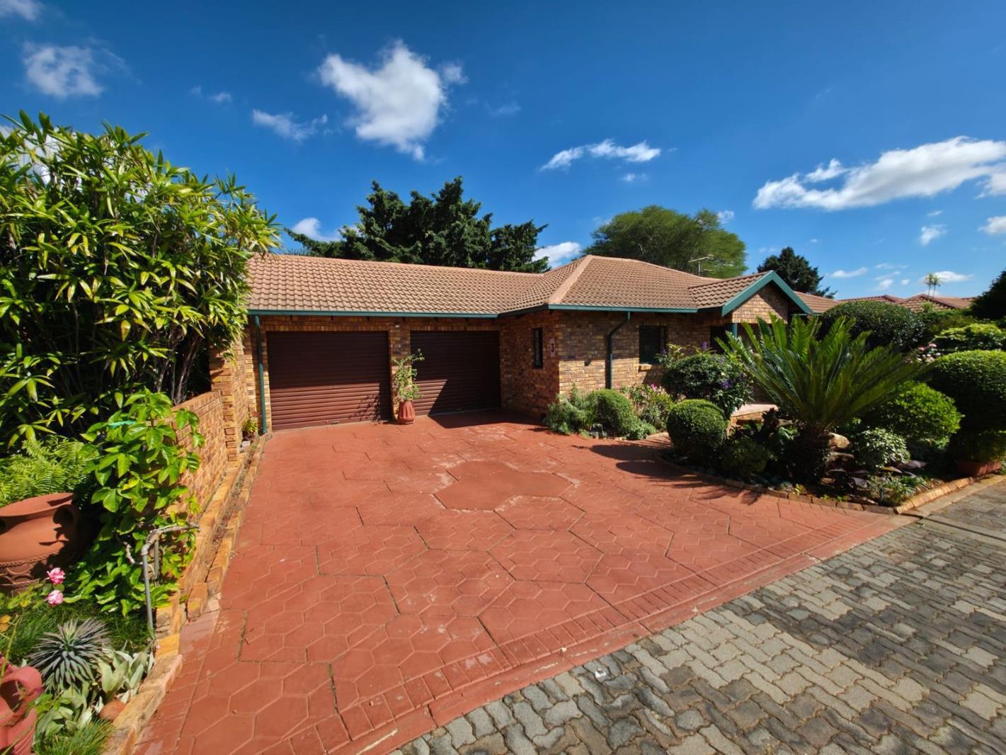 3 Bedroom House in Magalieskruin
