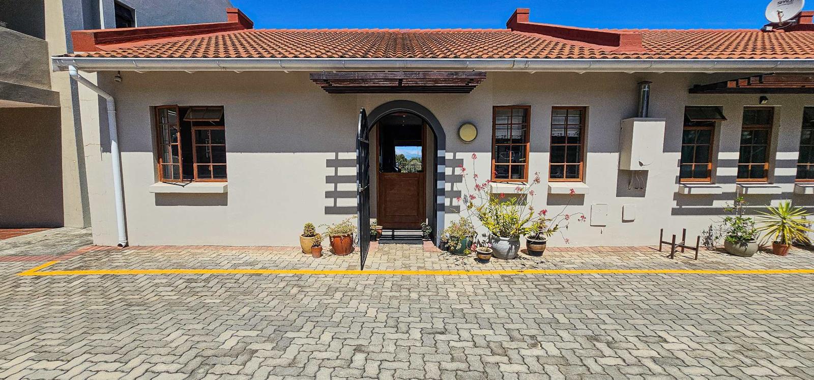 2 Bedroom Townhouse in Old Place