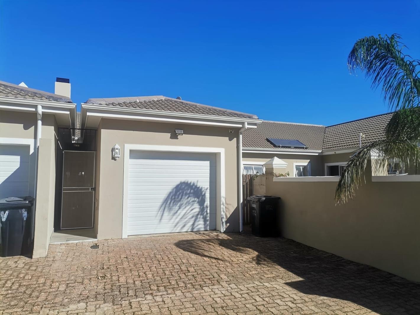 3 Bedroom Townhouse in De Zoete Inval