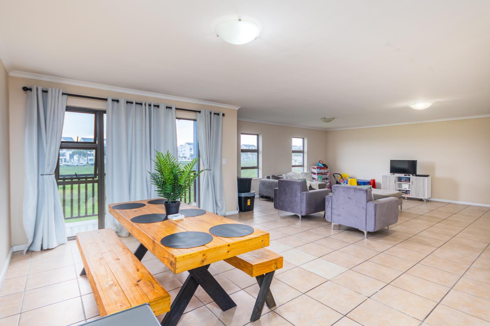 3 Bedroom Apartment in Parklands