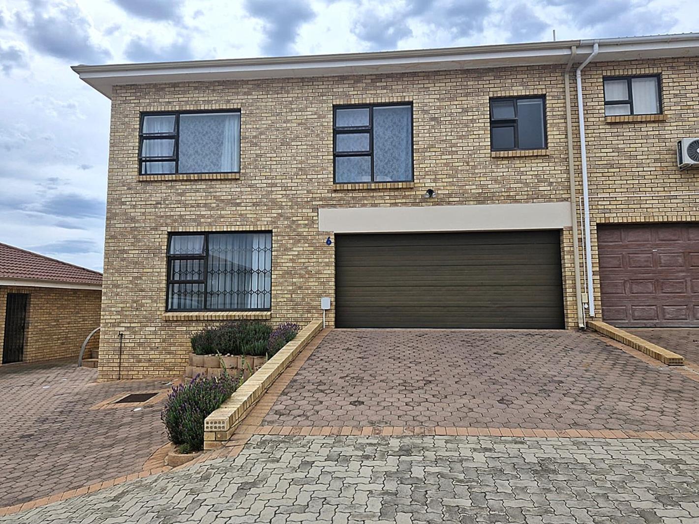 3 Bedroom Townhouse in Hartenbos Heuwels