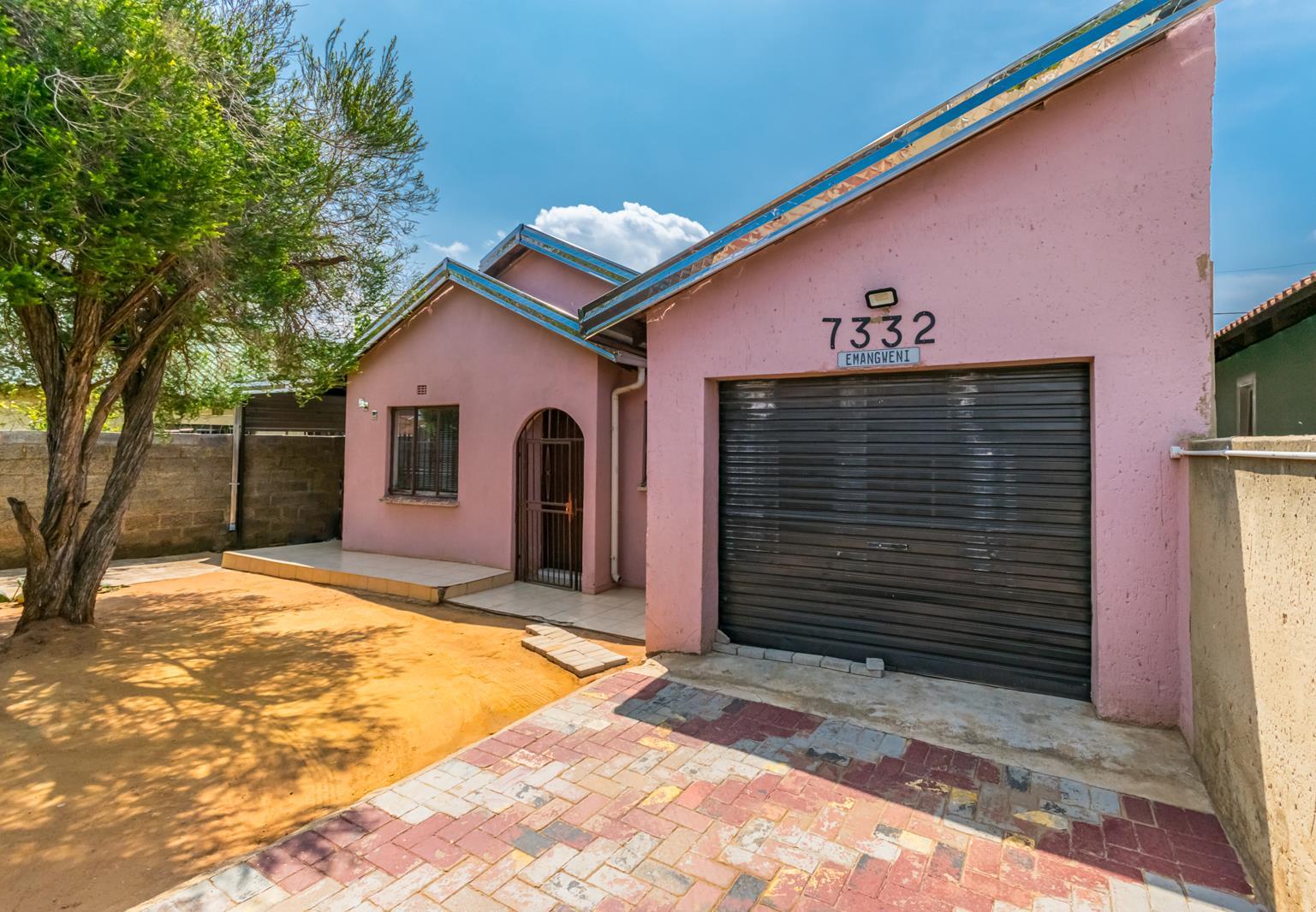 2 Bedroom House in Protea Glen