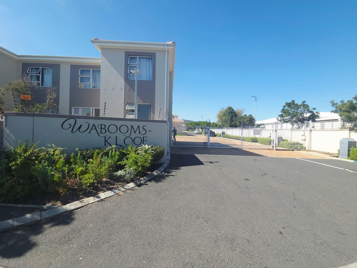 2 Bedroom Apartment in Burgundy Estate