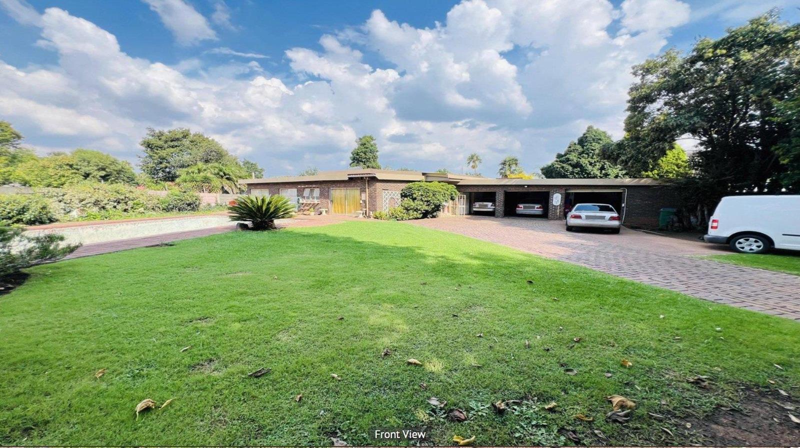 3 Bedroom House in Brackendowns