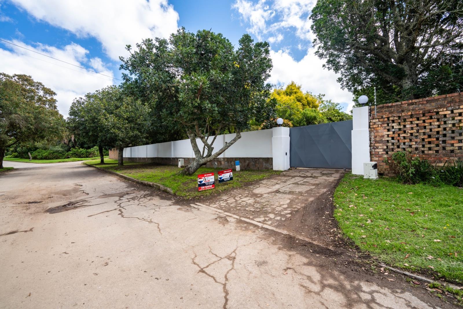 13 Bedroom House in West Hill
