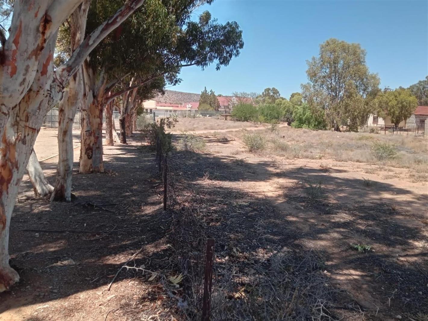1 510 m² Land available in Willowmore