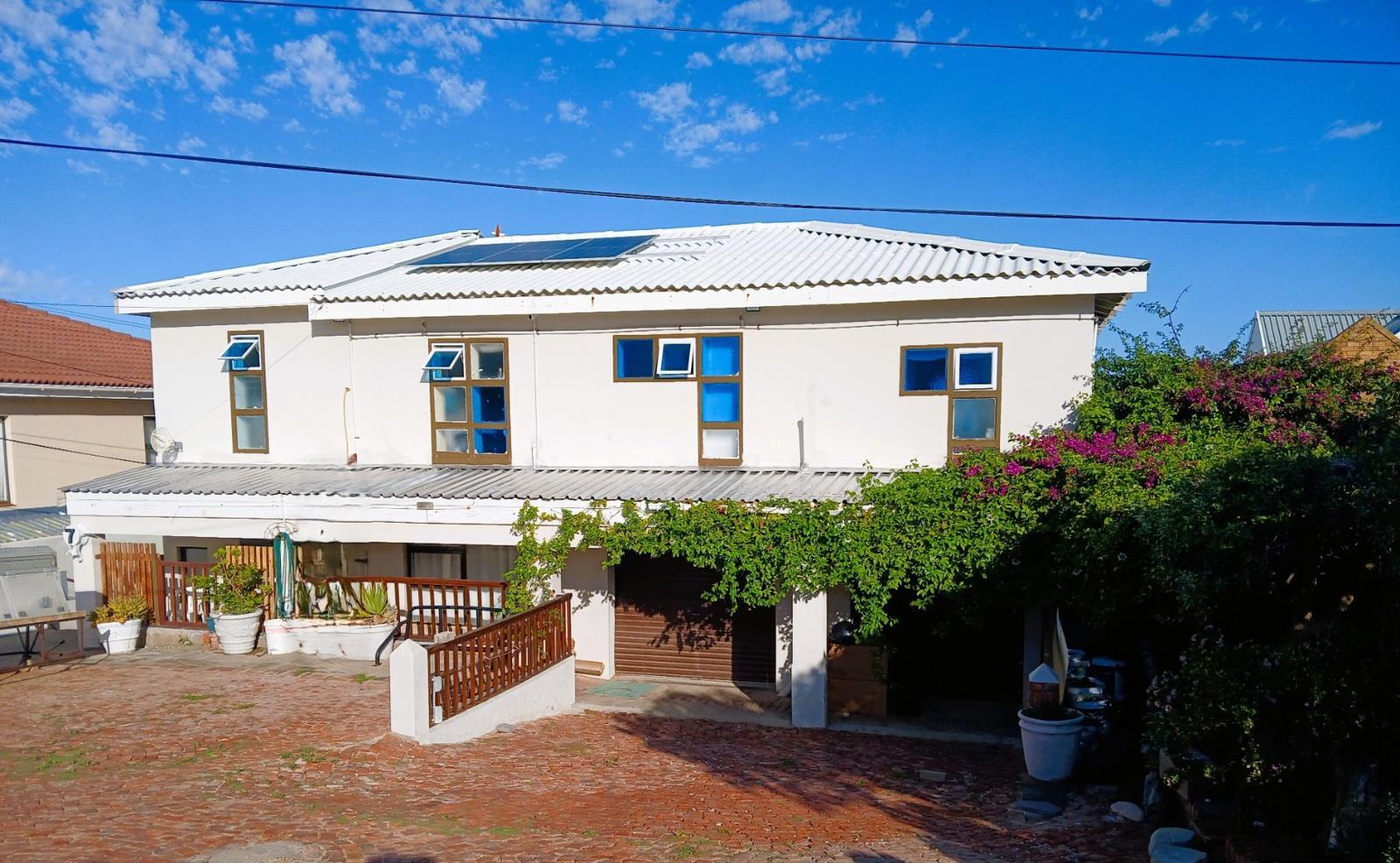13 Bedroom House in Jongensfontein