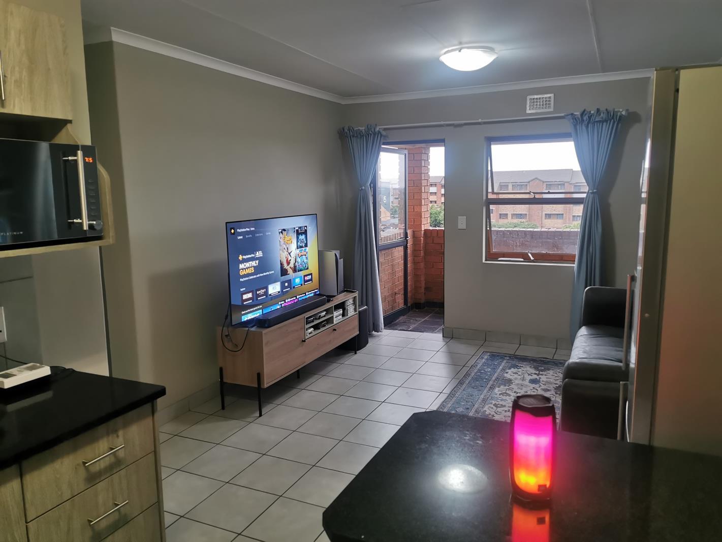 2 Bedroom House in Rooihuiskraal North