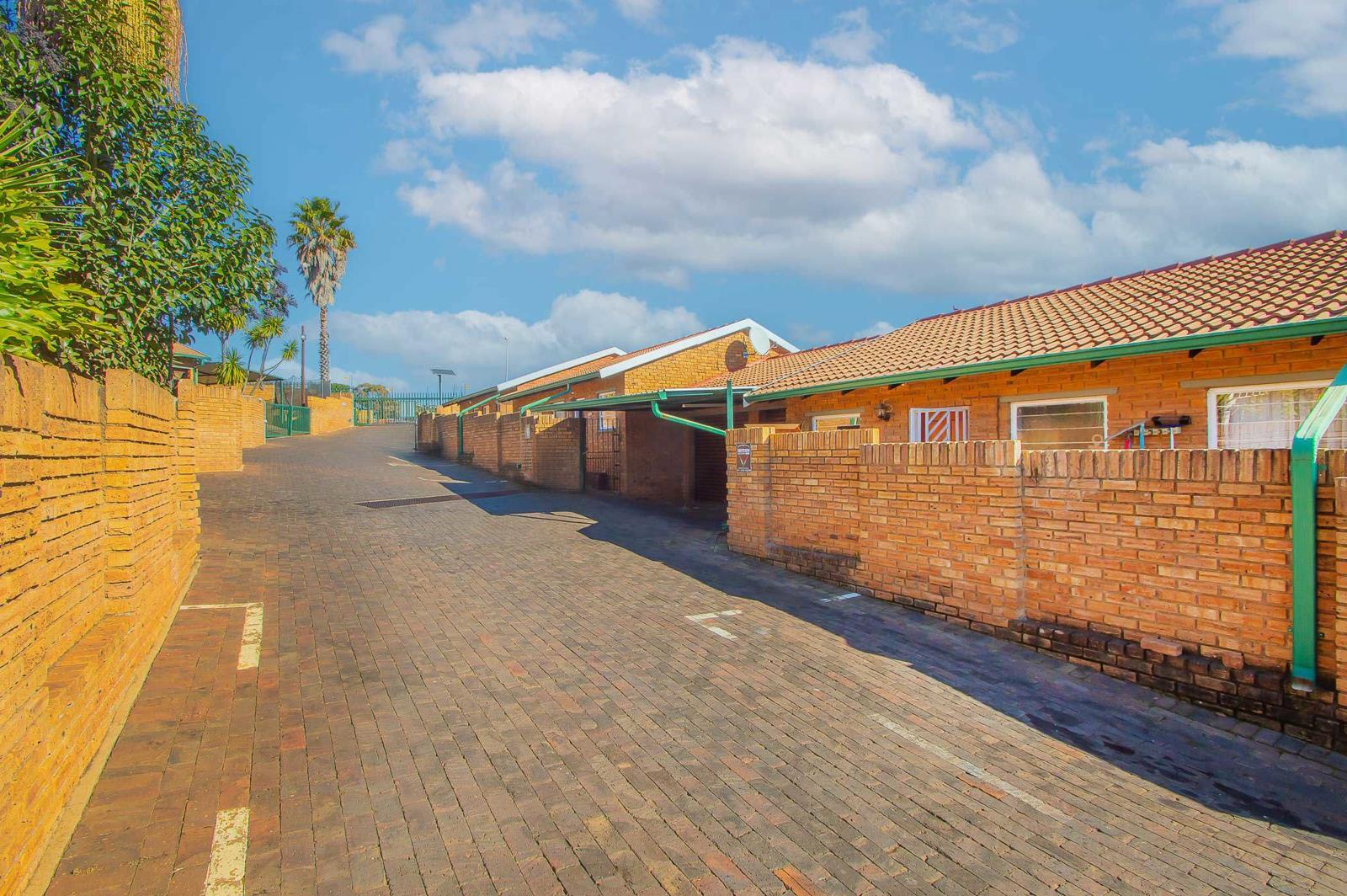 2 Bedroom Townhouse in Rangeview